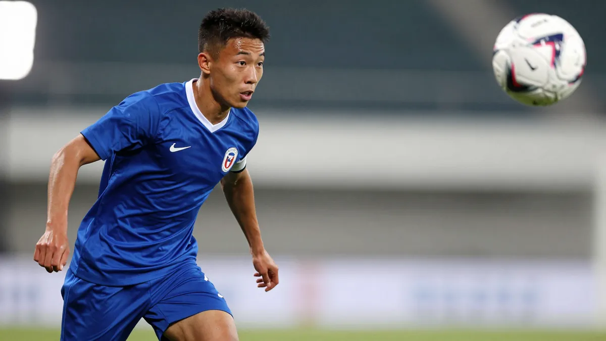 Ipswich Town are targeting right-back signings to bolster their squad for the Premier League
