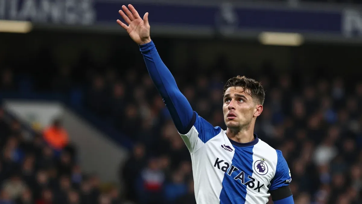 Ipswich Town's defeat to Manchester United featured a controversial handball, with the Premier League's KMI Panel...